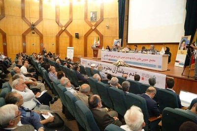 برگزاری مجمع عمومی عادی سالیانه بانک دی و حضور سهامداران شرکت در این مجمع.